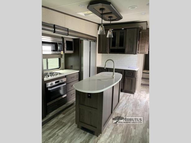 Used 2022 Grand Design Reflection 337RLS image 6