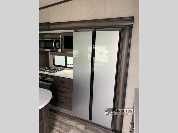 Used 2022 Grand Design Reflection 337RLS image 8