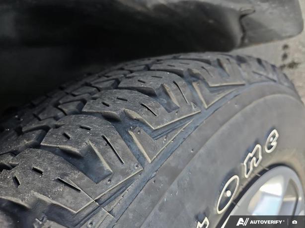 2019 Jeep Cherokee Trailhawk 4x4 | Bluetooth Connectivity | Cruise Control! image 7