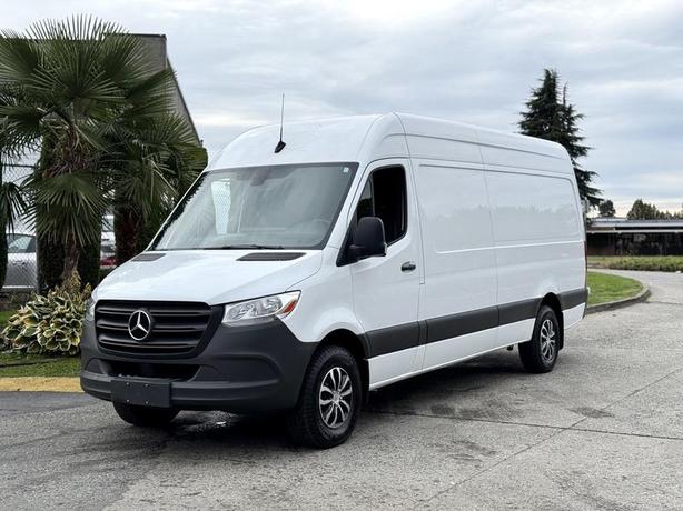 2019 Mercedes-Benz Sprinter 3500 High Roof Cargo Van 170-inch WheelBase image 4