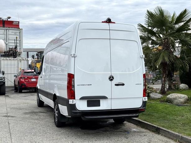 2019 Mercedes-Benz Sprinter 3500 High Roof Cargo Van 170-inch WheelBase image 8