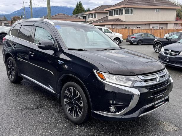2018 Mitsubishi Outlander PHEV GT - One Owner, 360 Cameras, Heated Steering image 7