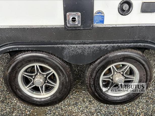 Used 2022 Winnebago Industries Towables Minnie 2327TB image 7