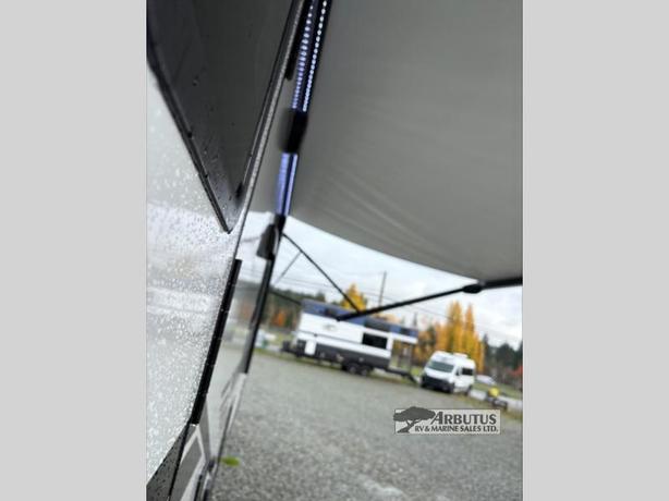 Used 2022 Winnebago Industries Towables Minnie 2327TB image 8