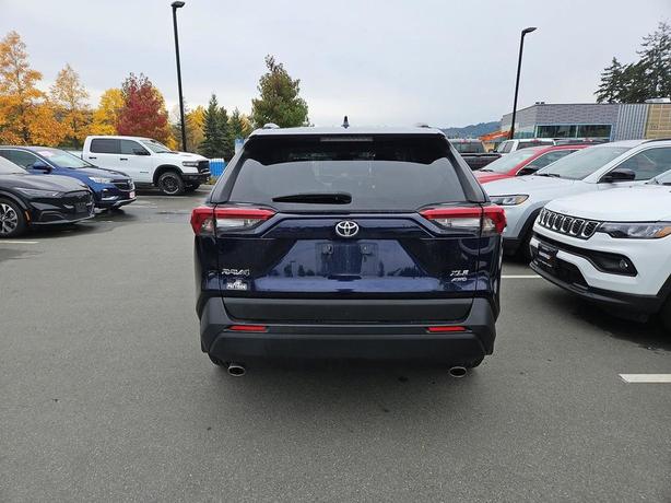 2019 Toyota RAV4 XLE AWD | One Owner! image 5