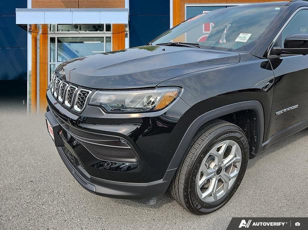2025 Jeep Compass North 4x4 Sport Utility | Adaptive Cruise Control | Backup Cam image 8