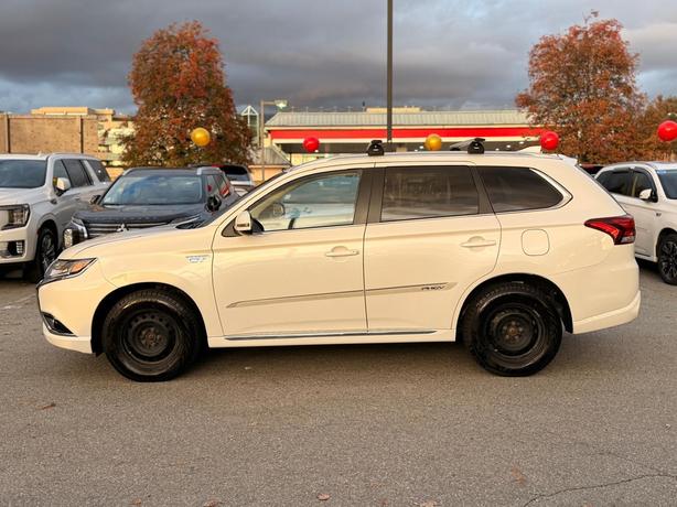 2018 Mitsubishi Outlander PHEV SE Touring - Leather, Sunroof, Heated Steering image 3