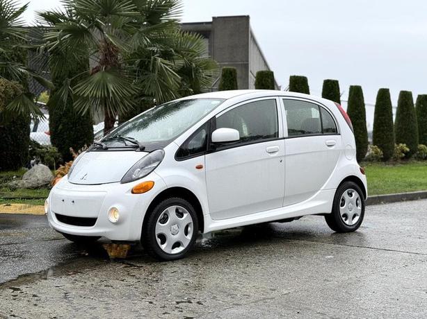2013 Mitsubishi i-MiEV SE Hatchback 5-Dr Electric image 5