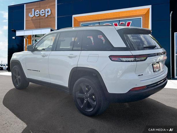 2024 Jeep Grand Cherokee Altitude 4x4  | Heated Seats! image 4