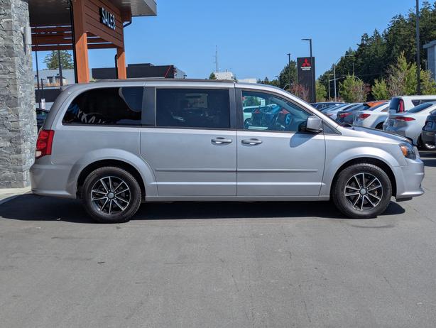 2017 Dodge Grand Caravan GT - No Accidents, Power Sliding Doors, NAV image 5
