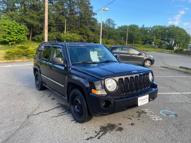 2008 Jeep  Patriot Sport 4cyl manual 4x4 image 2