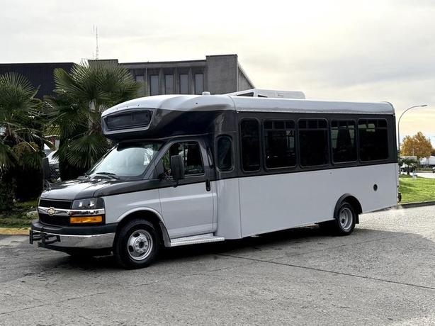 2019 Chevrolet Express 4500 22-Passenger Bus with Wheelchair Ramp image 5