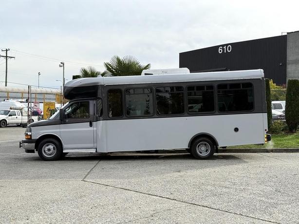 2019 Chevrolet Express 4500 22-Passenger Bus with Wheelchair Ramp image 6