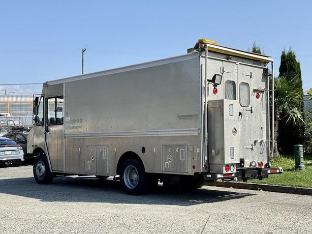 2008 Morgon Olson Workhorse W62 16-Foot Step Van Cargo Van with Rear Shelving image 7
