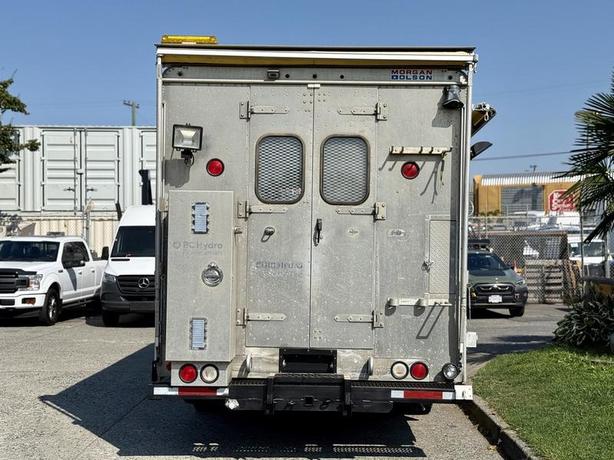 2008 Morgon Olson Workhorse W62 16-Foot Step Van Cargo Van with Rear Shelving image 8