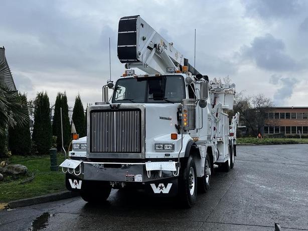 2011 Western Star Trucks 4900 Twin Steer DD15 Altec AH85A Bucket Truck with Air  image 4