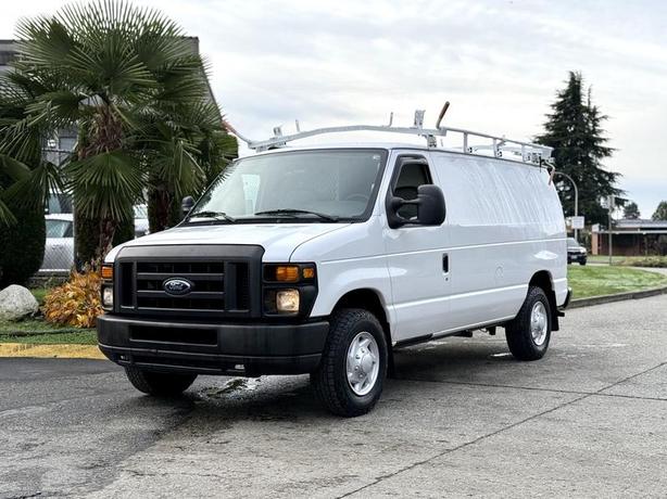 2008 Ford Econoline E-250 Cargo Van with Ladder Rack and Bulkhead Divider image 4