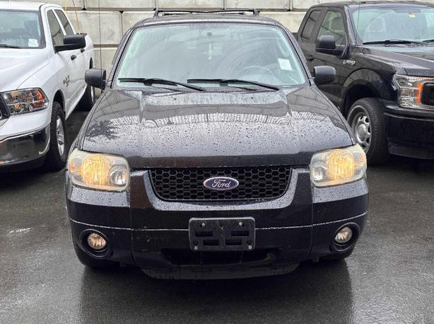 2007 Ford Escape 4WD 4dr Auto XLT | Power Sunroof! image 2