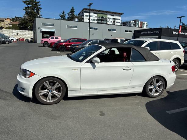 2008 BMW 1 Series 2dr Cabriolet 128i | Soft Top | Keyless Entry! image 3