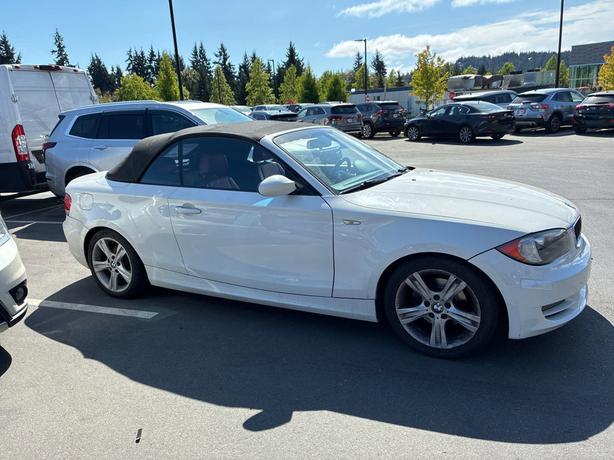 2008 BMW 1 Series 2dr Cabriolet 128i | Soft Top | Keyless Entry! image 4
