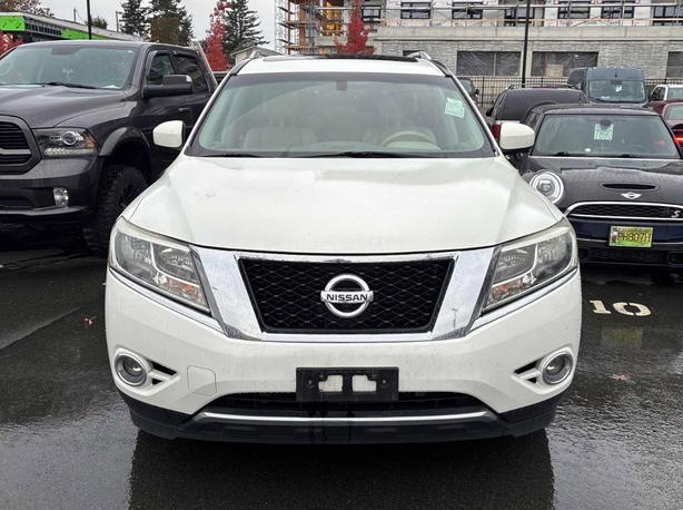 2014 Nissan Pathfinder Platinum 4WD | No Reported Accidents! image 2