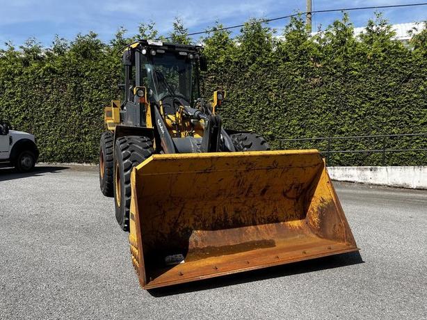2010 John Deere 444K Z-Bar Front End Loader with 2.5 Yard Bucket Diesel image 2