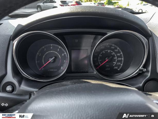 2021 Mitsubishi RVR SE image 8