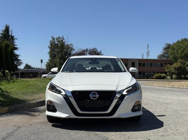 2021 Nissan Altima Platinum AWD image 3