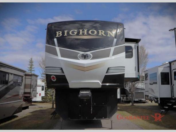 Used 2021 Heartland Bighorn 3120RK image 2