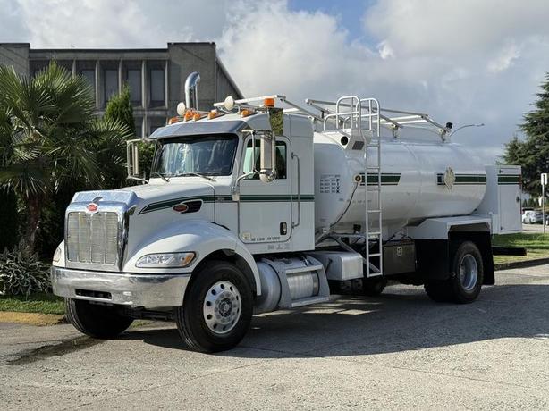 2015 Peterbilt 337 11,620 Litre Fuel Truck Diesel with Air Brakes image 5