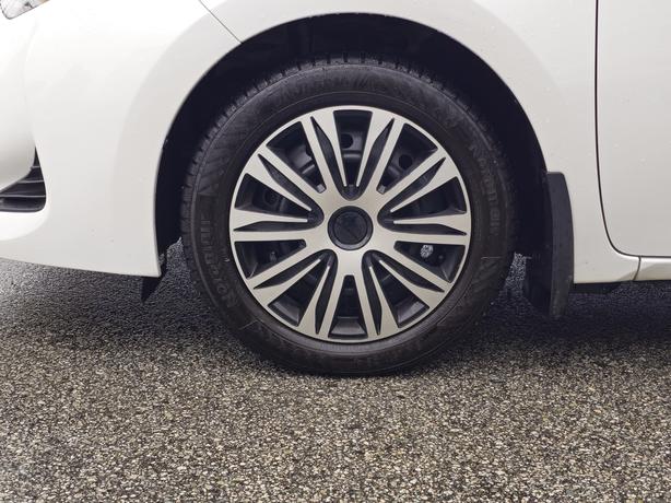 2019 Toyota Corolla LE - Forward Collision Mitigation, Lane Departure image 8