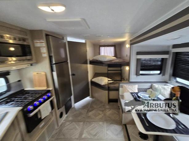 Used 2023 Forest River RV Wildwood X-Lite 240BHXL image 7