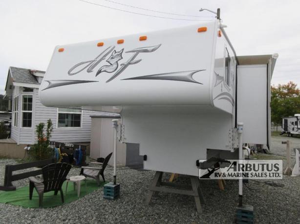 Used 2013 Northwood Arctic Fox 992 image 2