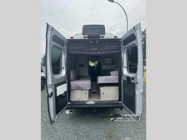 Used 2023 Roadtrek Play Slumber image 2