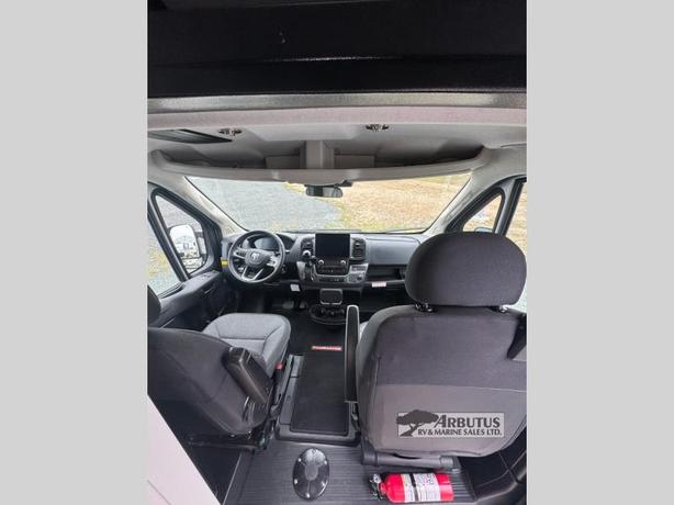 Used 2023 Roadtrek Play Slumber image 8