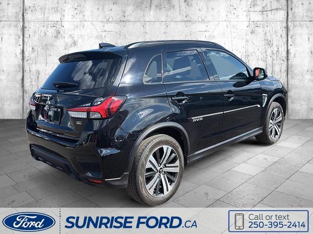 2022 Mitsubishi RVR SE image 5