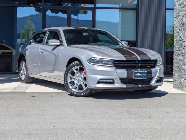 2017 Dodge Charger SXT - No Accidents, AWD, Heated Seats, Flex Fuel image 4