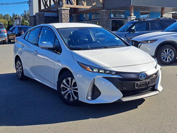 2020 Toyota Prius Prime Hybrid - Heated Seats, Heated Wheel image 4