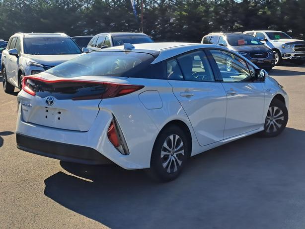 2020 Toyota Prius Prime Hybrid - Heated Seats, Heated Wheel image 6