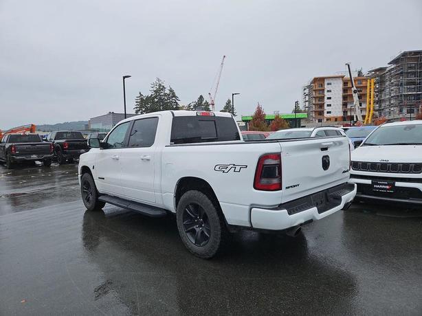 2022 RAM 1500 Sport 4x4 Crew Cab 5'7 Box | One Owner | No Reported Accidents! image 4