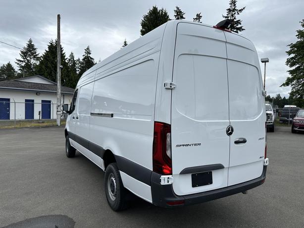 2024 Mercedes-Benz Sprinter Base image 3