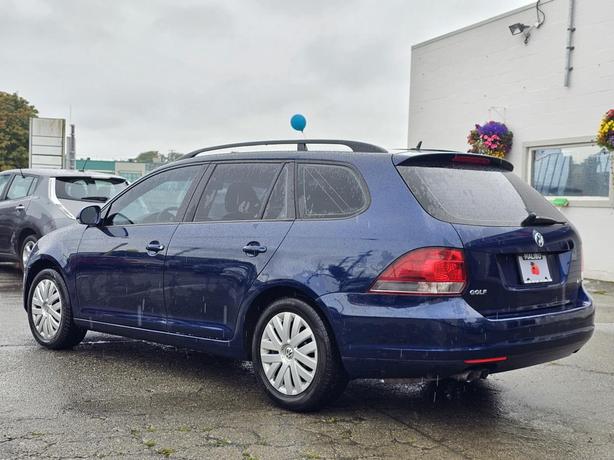 2011 Volkswagen Golf Wagon 4dr Auto Trendline image 4