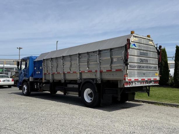 2017 Autocar Xpert Recycling Dump Truck Diesel image 8