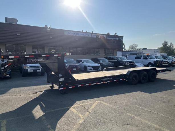 2020 Load Trail 28-Foot Gooseneck Triple Axle Flat Deck Trailer image 2