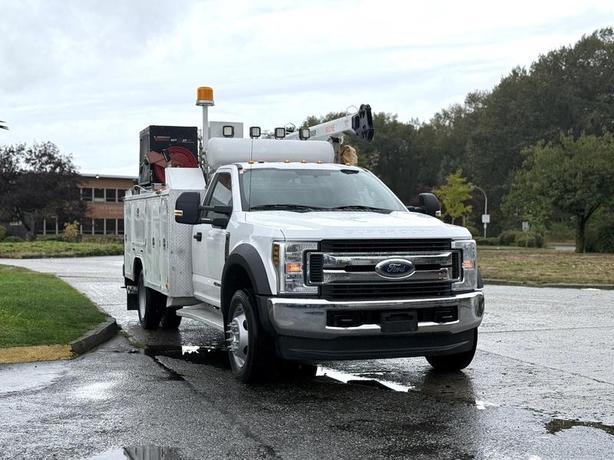 2018 Ford F-550 XLT 4x4 Diesel Service Truck with Tiger Crane image 2