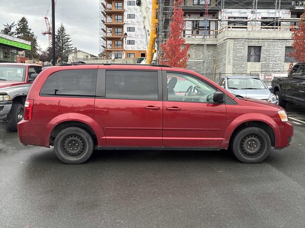 2008 Dodge Grand Caravan SE | Stow'N Go Seating! image 4