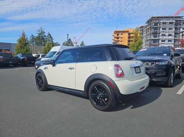 2013 MINI Cooper Hardtop | No Reported Accidents! image 4