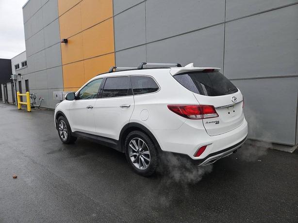 2019 Hyundai Santa Fe XL Preferred AWD | No Reported Accidents! image 4