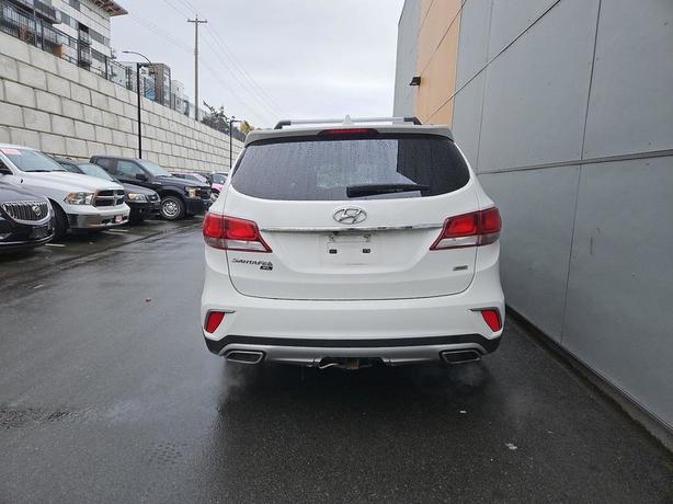 2019 Hyundai Santa Fe XL Preferred AWD | No Reported Accidents! image 5