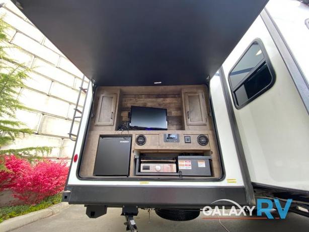 Used 2023 Venture RV SportTrek TRAILER image 2